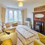 Host & - The Garden Flat