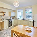 Host & - The Garden Flat