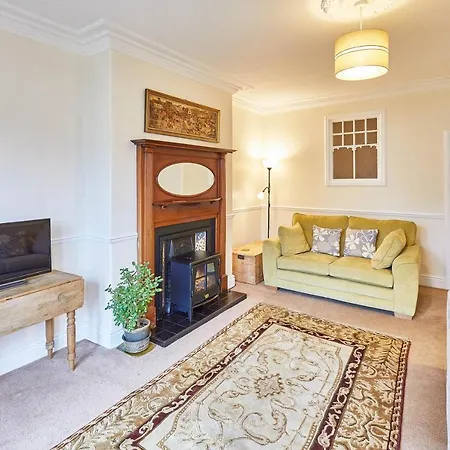 Host & - The Garden Flat Apartment