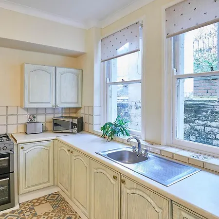 Daire Host & - The Garden Flat *