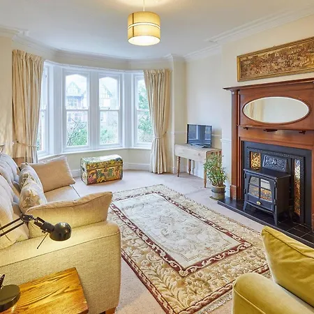 Host & - The Garden Flat