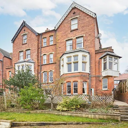 Host & - The Garden Flat Apartment