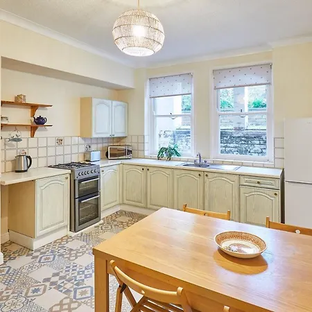 Host & - The Garden Flat